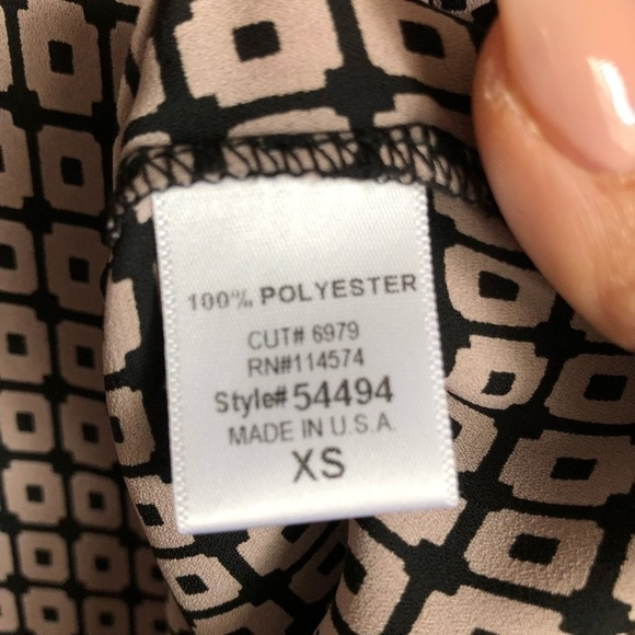 Pleione Geometric Blouse - Picture 5 of 6